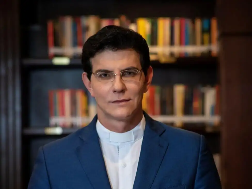 Padre manzotti 2018 petra2 washington possato0204 2 2 edited.jpg